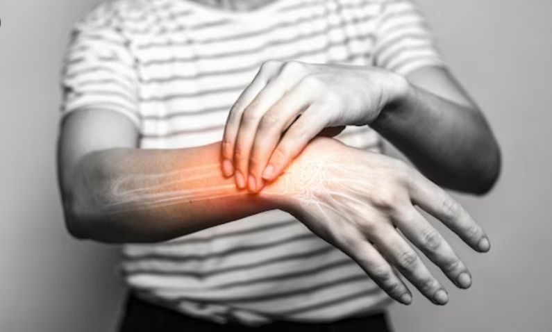 Early Signs That Need Carpal Tunnel Syndrome Treatment