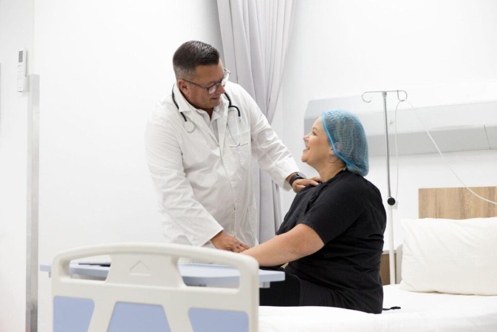 How Plastic Surgeons Help After Severe Accidents – plastic surgeon providing postoperative consultation and recovery guidance to a patient after reconstructive surgery following a severe accident.
